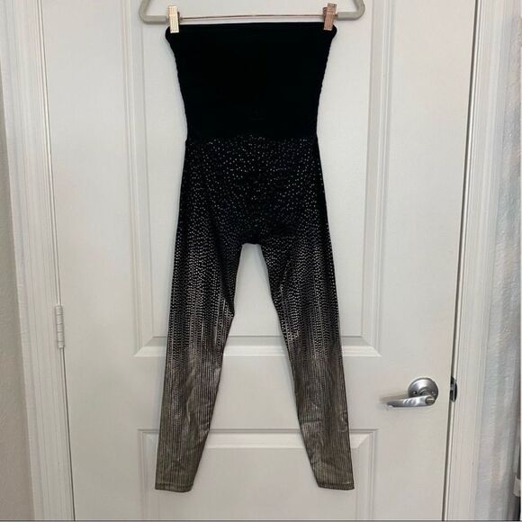 Beyond The Bump Drip Drop Fold Over Belly Ombre
Black Gold Maternity Legging - Picture 3 of 11